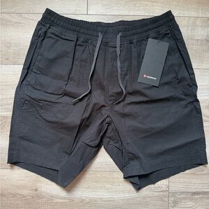 NWT Lululemon Bowline Short 8.5” Size L